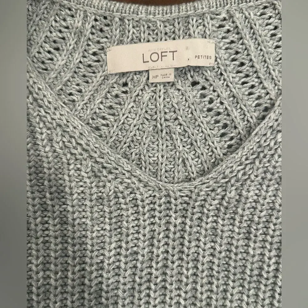 Ann Taylor Loft Women's Gray Sweater Petite Medium VNeck